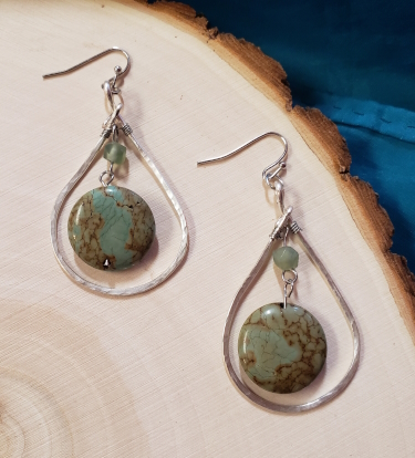 silver teardrop w/ unique flat circle green marbled stone