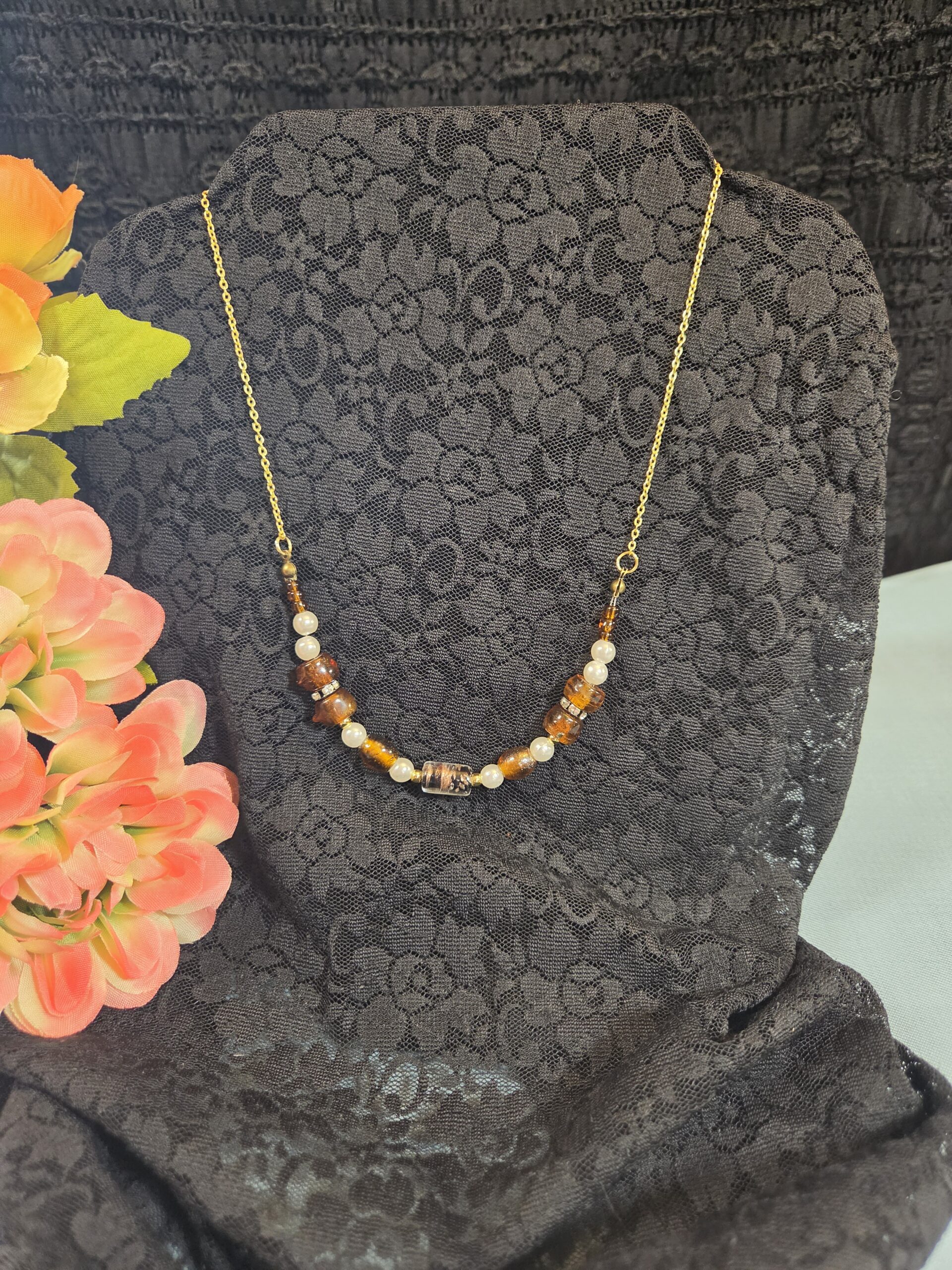 Necklace large brown stones with pearls